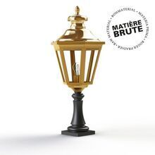 Dank der Schutzart IP44 ist die Louis XIII Nr. 4 Wandleuchte bestens gegen Spritzwasser und Staub geschützt und eignet sich perfekt für den Einsatz im Außenbereich. Ob an der Hausfassade, entlang von Gartenwegen oder auf Terrassen – diese Leuchte trotzt den Elementen und bleibt dabei stets stilvoll.