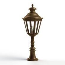 Mit ihrer kunstvollen Pinienverzierung und robustem Aluminiumgehäuse mit Gold-Patina bringt die Louis XIII Nr. 9 Eleganz und Funktionalität in Ihren Garten. Erhältlich in zahlreichen Farben und optional in Messing.
