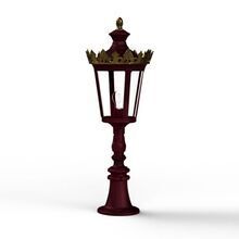 Die Standlaterne Louvre Modell 7 in Weinrot vereint klassische Eleganz mit hochwertiger Verarbeitung. Der robuste Metallrahmen wird durch eine dekorative goldene Krone und klare Glaseinsätze ergänzt, die für eine gleichmäßige Lichtstreuung sorgen. Diese wetterfeste Leuchte ist ideal für den Einsatz in Gärten, auf Terrassen oder entlang von Gehwegen und schafft eine stilvolle Beleuchtungsatmosphäre.