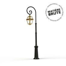 Diese klassische Gartenleuchte verbindet zeitlose Eleganz mit hochwertigem Design. Die Place des Vosges 2 Nr. 9 steht auf einem hohen, schwarzen Aluminiummast und trägt eine viereckige Laterne mit 8 klaren Lampengläsern – ideal für Gärten, Parks, Parkplätzen und Terrassen. LED Bewegungsmelder optional.