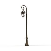 Mit ihrem verzinkten Aluminium-Mast und der viereckigen Laterne ist die Place des Vosges 3 Nr. 10 eine wetterfeste und elegante Lösung für große Außenbereiche wie Parks, Gärten und Freisitze.
