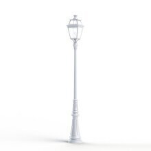 Mit ihrer klassischen Formensprache ist diese große Gartenleuchte die perfekte Wahl für Villen, Herrenhäuser und stilvolle Gartenanlagen.