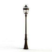 Dank der klaren Glasscheiben bietet die Place des Vosges 3 Nr. 08 eine hervorragende Lichtverteilung und eignet sich perfekt zur Wege- und Einfahrtsbeleuchtung.