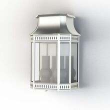 Die große, viereckige Wandleuchte Louis Philippe Nr. 2 von Roger Pradier ist aus gebürstetem Roh-Zink gefertigt, das im Laufe der Zeit eine einzigartige Patina entwickelt. Mit 5 klaren Glasscheiben und 2 satinierten Lampen-Zylindern bietet sie eine elegante Retro-Optik.
