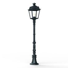 Die Place des Vosges 1 Tradition Nr. 10 überzeugt durch ihr klassisches, 4-eckiges Design und die klare Verglasung. Ihre hochwertiges Aluminiumgehäuse und der runde Mast machen sie zur perfekten Wahl für elegante Einfahrten.