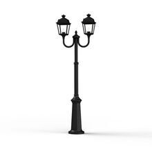 Die Place des Vosges 1 Tradition Nr. 13 von Roger Pradier überzeugt mit zwei nach oben gerichteten Laternen und einem verzierten Mast. Die klaren Lampengläser und das edle 4-eckige Design machen sie ideal für elegante Gartenwege.