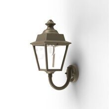 Die Chenonceau kombiniert ein charmantes, historisches Design mit moderner Funktionalität. Ihr gebogener Wandarm und die 4 klaren Lampengläser machen sie perfekt für Gartenwände und Terrassen.