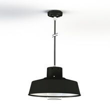 Die Faktory Nr. 3 von Roger Pradier kombiniert ein minimalistisches, schwarzes Aluminiumdesign mit einem weißen Innenreflektor und einem klaren Glaszylinder.