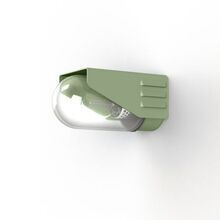 Ob im Innenbereich oder draußen auf der Terrasse – die RP195 Aluminium-Leuchte in der Farbe Lindgrün bietet flexible Einsatzmöglichkeiten. Ihr klares Design passt sich unterschiedlichsten Stilrichtungen und Farbkonzepten an.