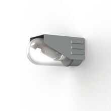 Mit ihren individuell wählbaren Materialien, Farben und Glasvarianten bietet die Designerleuchte RP195 von Roger Pradier eine maßgeschneiderte Lichtlösung. Perfekt für exklusive Immobilienprojekte und anspruchsvolle Kunden. Die Farbe ist Seidengrau und das Lampenglas klar.