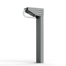 Die seitlich eingearbeiteten Belüftungshutzen sind ein markantes Detail der RP195. Sie sorgen für eine optimale Wärmeabgabe und unterstreichen den futuristischen Charakter der Leuchte. Farbe: Seidengrau, Klarglas.