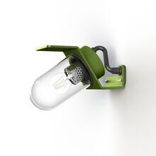 Die minimalistische Quaderform der Sherlock Designerleuchte hebt architektonische Details an Fassaden und Mauern hervor. Das klare Glas sorgt für eine angenehme und gleichmäßige Lichtverteilung.