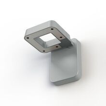 Mit ihrem robusten Aluminiumgehäuse in der Farbe Seidengrau verbindet die Leuchte Langlebigkeit und zeitlose Ästhetik, die moderne Fassaden bereichert.