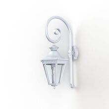 stilvolle Außenwandleuchte mit weißem, sechseckigem Lampengehäuse, sechs Gläsern und einer E27-Fassung für max. 105W. Dekorative Bischofsstab-Verzierung als Blickfang.