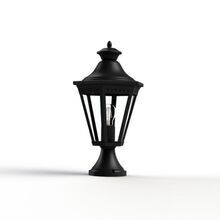 klassische Gartenleuchte auf kleinem Fuß mit sechs Lampengläsern, wahlweise mit klarem oder opalem Polycarbonat. Perfekt für stilvolle Außenbereiche.