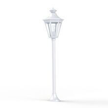 stilvolle, weiße Gartenleuchte von Roger Pradier, mit sechseckigem Lampengehäuse, sechs Lampengläsern und einem schlanken Mast aus Aluminium. Ideal für Wege und Eingangsbereiche.