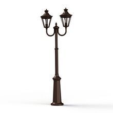 stilvolle Leuchte mit zwei Lampengehäusen und einer Gesamthöhe von bis zu 2.447 mm. Perfekt für die Beleuchtung von Terrassen und großen Grundstücken.