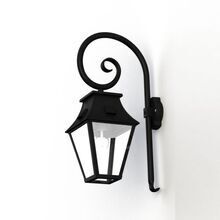 Die Vieille France Nr. 1 schafft eine warme, einladende Atmosphäre vor Haustüren. Sie bietet ausreichend Licht und betont architektonische Details auf elegante Weise. Viereckiges design an einem gebogenem Wandarm.