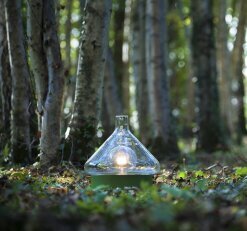 Weiches Licht für laue Sommernächte – Moderne Gartenleuchte, klein mit Klarglas. Das Licht strahlt im 270° Winkel.