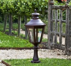 Klassische Außenlampe im Stil historischer Pariser Laternen – ein Hauch Frankreich für Ihr Zuhause.