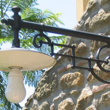 Palermo 40215 – Jugendstil Tellerwandleuchte an klassischer Hauswand