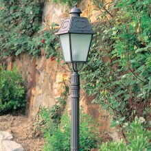 Der Mast P0110 eignet sich ideal für mittelhohe Gartenleuchten.