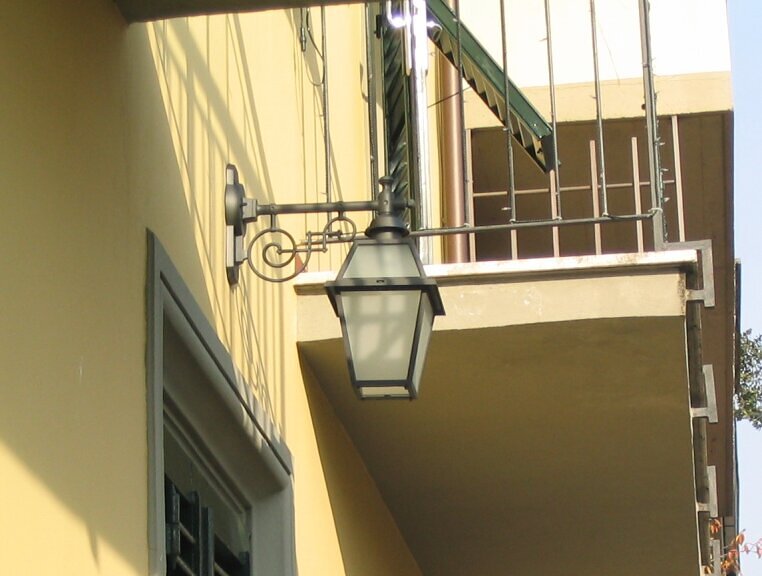 Die Verona Nr. 50213 verbindet funktionale Lichtführung mit klassischer Form.