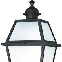 Opalglas-Optik sorgt für angenehmes, blendfreies Licht mit edler Wirkung.