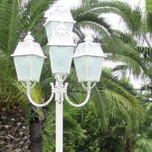 Diese mediterrane Aussenleuchte Lampe kommt aus der Leuchten und Lampen Serie Laterna Italia. Dazu gehˆren auch Masten und Standleuchten. Sie passt gut zu klassischen und mediterranen H‰usern und G‰rten. Geeignet f¸r Haus und Garten, H‰user und G‰rten als Outdoor Leuchte oder Aussenleuchte im mediterranen Stil. Verkauf ¸ber M & V  Tina Maiwald Leuchten, Laternen und Lampen.Surya Wandlampe.