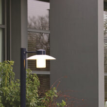 Die Aubanne Nr. 3 von Roger Pradier bringt modernes französisches Design und sanftes Licht in Ihren Garten oder Ihre Terrasse.
