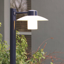 Mit ihrem edlen Aluminiumgehäuse und einem opalfarbenen PMMA-Reflektor bietet die Aubanne Nr. 3 eine hochwertige und wetterfeste Lichtlösung.