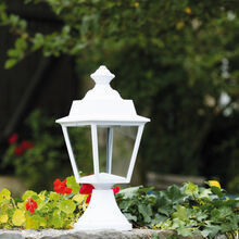 Diese mediterrane Aussenleuchte Cenonceau kommt aus der Leuchten Serie Lampade Francais. Sie passt gut zu klassischen und mediterranen H‰usern und G‰rten. Geeignet f¸r Haus und Garten, H‰user und G‰rten als Outdoor Leuchte oder Aussenleuchte im mediterranen Stil. Verkauf ¸ber M & V  Tina Maiwald Leuchten, Laternen und Lampen.Roger Pradier