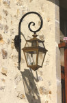 Wandlampe Place des Vosges aus Messing am Bischofsstab von Roger Pradier