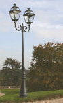 zweiflammige Gartenleuchte Place des Vosges mit Messing Laternen