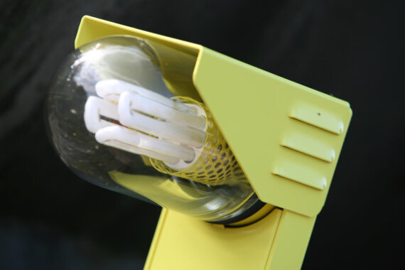 Setzen Sie stilvolle Lichtakzente in exklusiven Gartenanlagen mit der RP195 Standleuchte. Das hochwertige Aluminium und das durchdachte Design machen sie zu einem Highlight jeder Außenbeleuchtung.