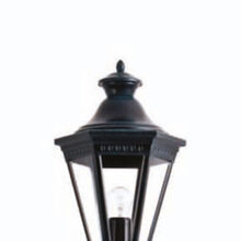 klassische Gartenlampe mit wetterfester Lackierung und sechs Lampengläsern. Perfekt für die Beleuchtung von Terrassen und Eingangsbereichen.