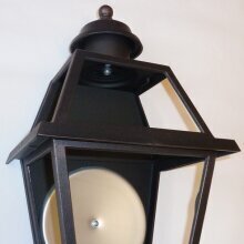 Wandlampe Außenleuchte 50610 im klassischen Stil. Hergestellt von Surya Terme Italien. 1. Farbe: kupferschwarz, 2. Glas: satiniert. Surya Luci dalla Terra di Luce, Terme in Italia.