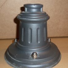 Der Mast P0100 trotzt Wind und Wetter – dauerhaft und solide.