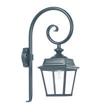 Hochwertige Messinglaterne mit 8 klaren Lampengläsern

Die Place des Vosges 1 Tradition Nr. 5 bietet ein robustes Lampengehäuse aus Messing in Roh- oder versiegelter Oberfläche. Der oben gebogene Wandarm aus schwarzem Aluminium verleiht dieser Wandleuchte eine stilvolle Note, perfekt für Fassaden und Eingänge.