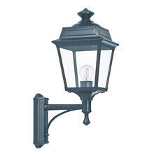Mit ihrem traditionellen Design und den klaren Glasscheiben vereint die Place des Vosges 1 Tradition Nr. 03 Ästhetik und Funktionalität. Die hochwertige Außenwandleuchte aus Messing setzt edle Akzente an Haus- und Gartenmauern und sorgt für eine angenehme Lichtverteilung. Ihr wetterfestes Gehäuse und die Schutzklasse IP44 machen sie zu einer langlebigen Lösung für anspruchsvolle Außenbereiche.