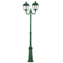 Die Place des Vosges 1 Tradition Nr. 13 ist eine hochwertige Sockelleuchte mit zwei Lampenauslegern. Ihr edles Gehäuse aus Messing oder Aluminium und das 4-eckige Design sorgen für eine zeitlose Beleuchtung in Terrassen und großen Gärten.