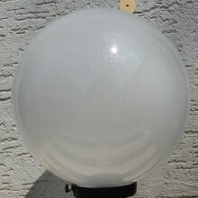 Mundgeblasen, klar oder satiniert – mit hübschen Luftblasen im Glas für den nostalgischen Charme.