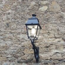 Die klassische Lampe ergänzt traditionelle Architektur mit stimmigem Licht. Schl0ß Harzgerode