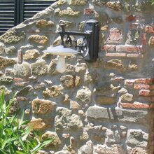 Palermo 40215 an Natursteinmauer – harmonisch und stilvoll