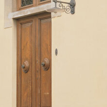 Palermo 40213 Schirm-Wandleuchte beleuchtet Haustür mit weichem, nach unten gerichteten Licht