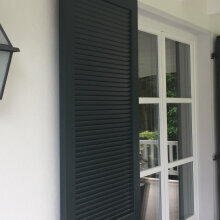 Gleichmäßiges, blendfreies Licht für Eingangs- und Terrassenbereiche.