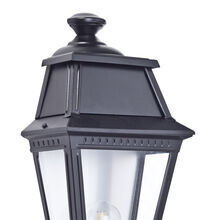 Nahaufnahme zeigt hochwertige Materialien und blendfreie Lichtwirkung.