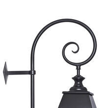 Avenue-4 Nr. 05 große Wandleuchte von Roger Pradier sorgt für elegante Lichtwirkung an Fassaden.