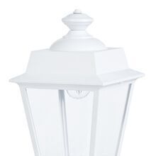 Roger Pradier präsentiert mit der Place des Vosges 1 Evolution Nr. 7 eine 627 mm hohe Gartenleuchte mit klarer Verglasung und dekorativem Fuß. Perfekt für Gartenwege und Mauerbereiche kombiniert sie Eleganz und Nachhaltigkeit.