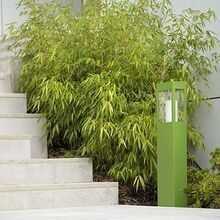 Mit ihrem minimalistischen Quaderdesign und klaren Linien ist die Brick eine wetterfeste Leuchte aus Aluminium, die in Parks, an Mauern und auf Terrassen vielseitig einsetzbar ist.
